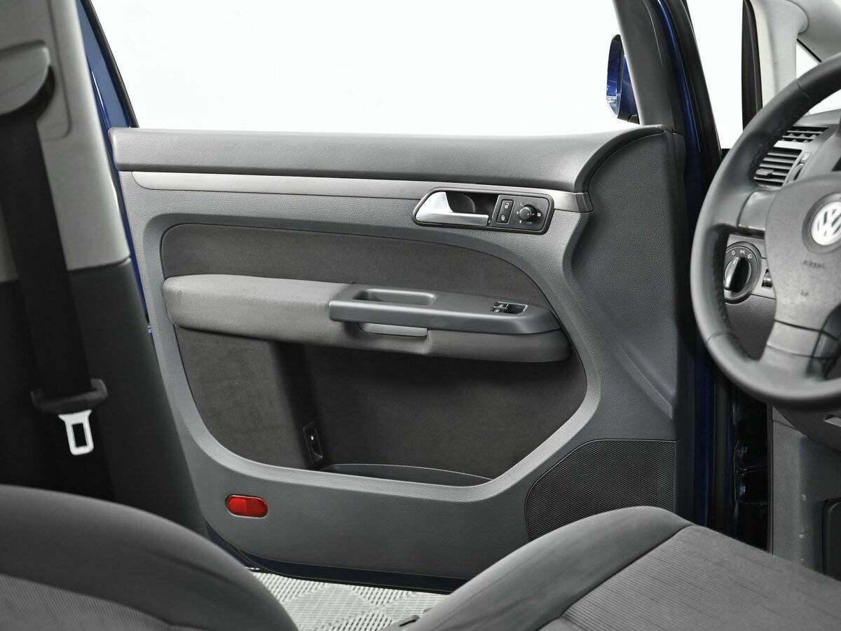 Купить Volkswagen Touran с пробегом. Фото: #6