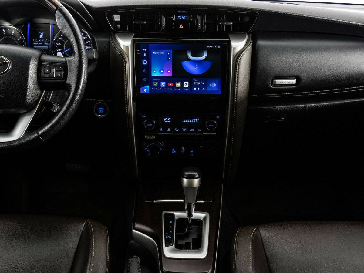 Купить Toyota Fortuner с пробегом. Фото: #14