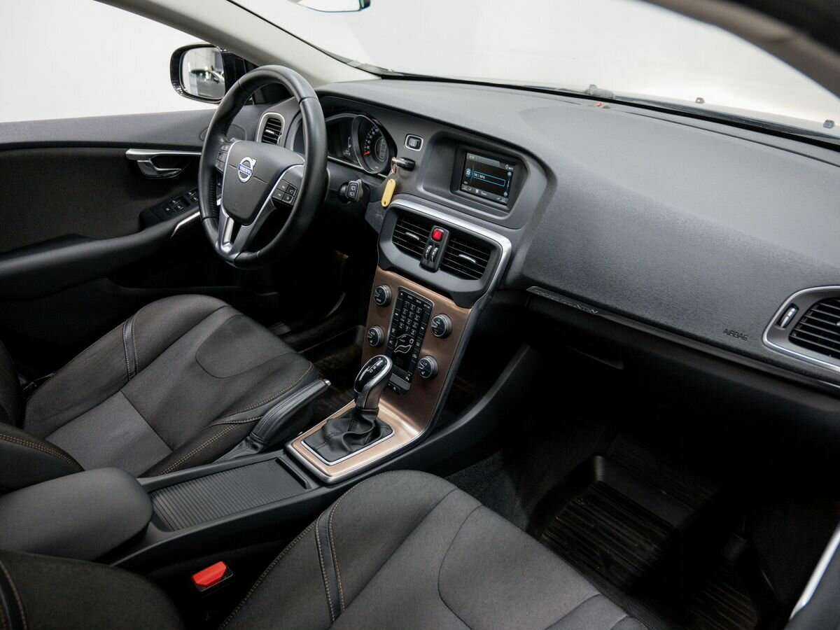Купить Volvo V40 Cross Country с пробегом. Фото: #7