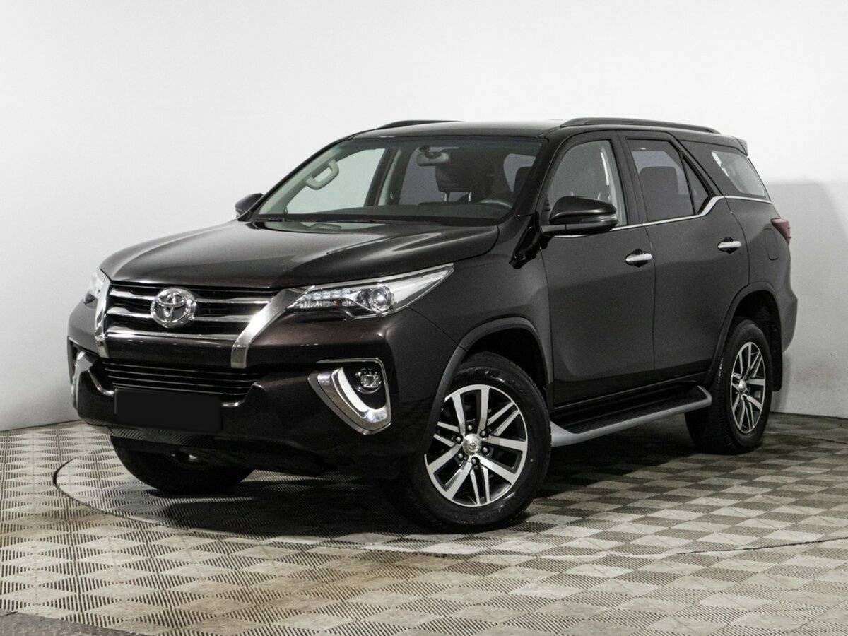 Купить Toyota Fortuner с пробегом. Посмотреть фото
