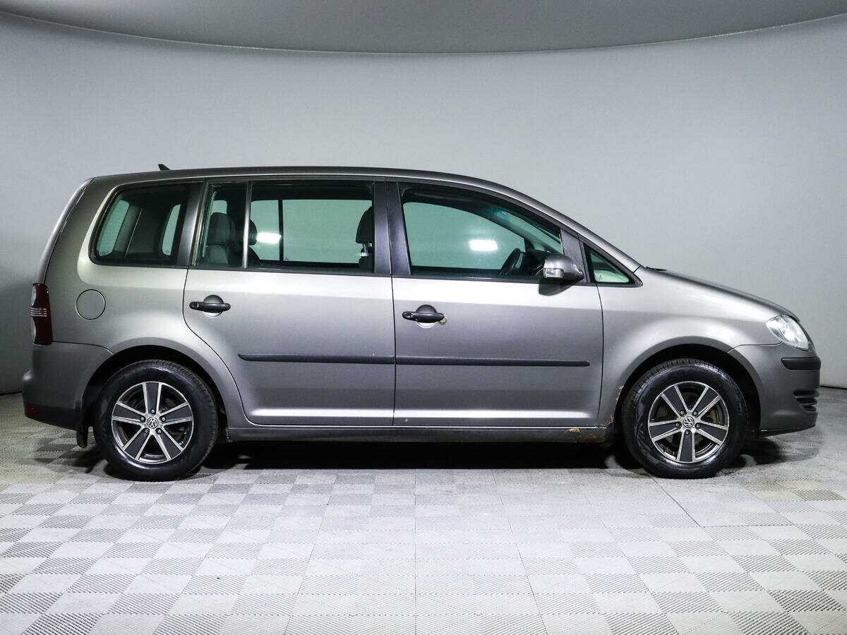 Купить Volkswagen Touran с пробегом. Фото: #3