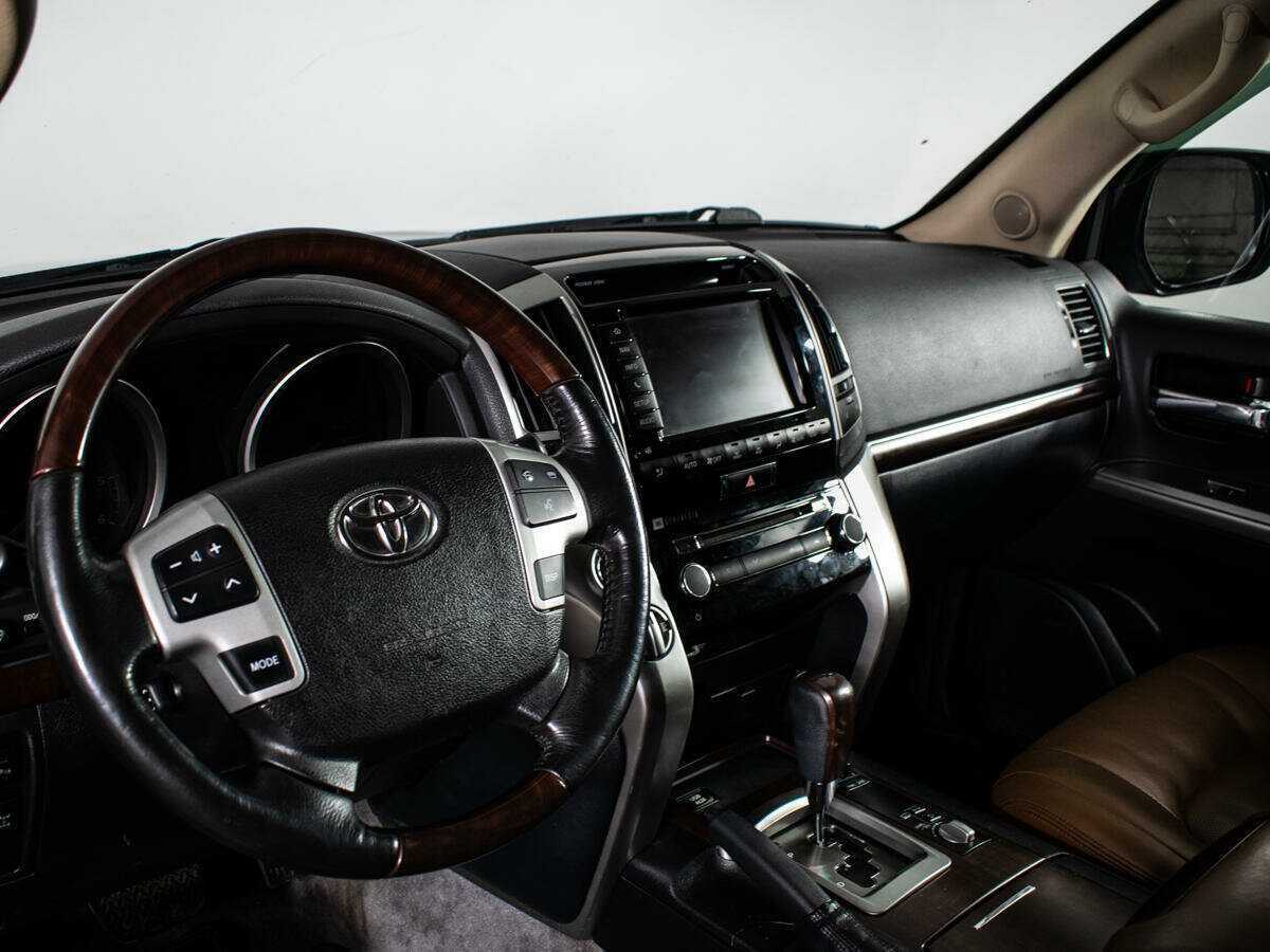 Купить Toyota Land Cruiser с пробегом. Фото: #12