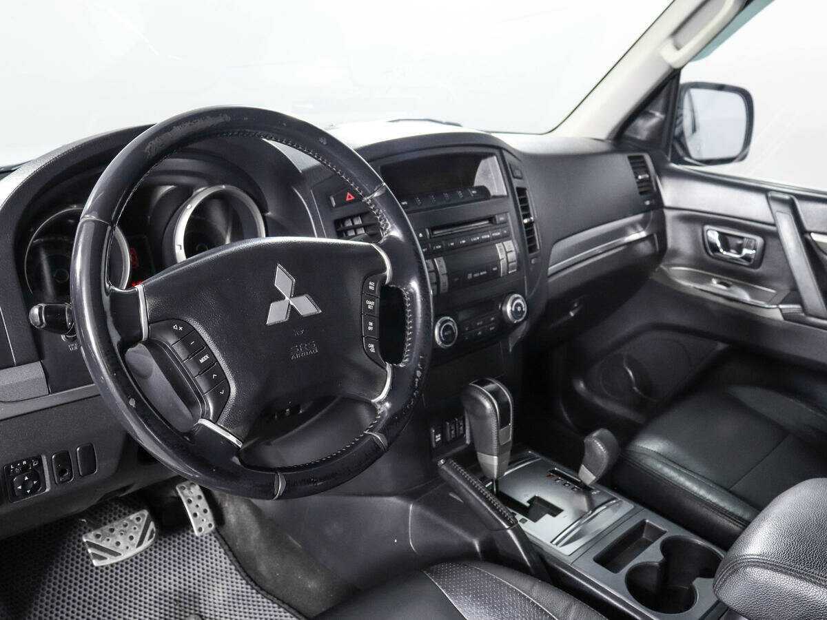 Купить Mitsubishi Pajero с пробегом. Фото: #11