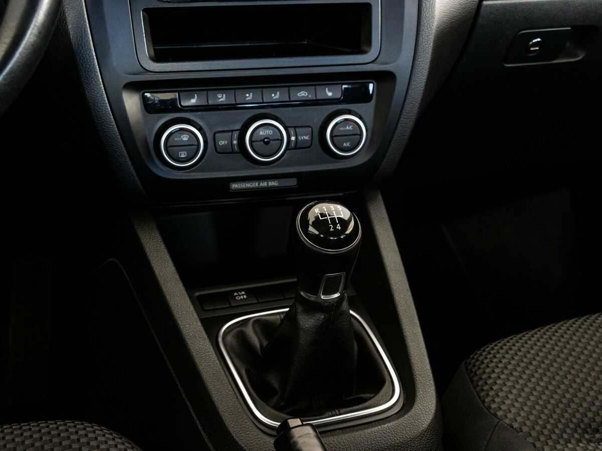 Купить Volkswagen Jetta с пробегом. Фото: #9