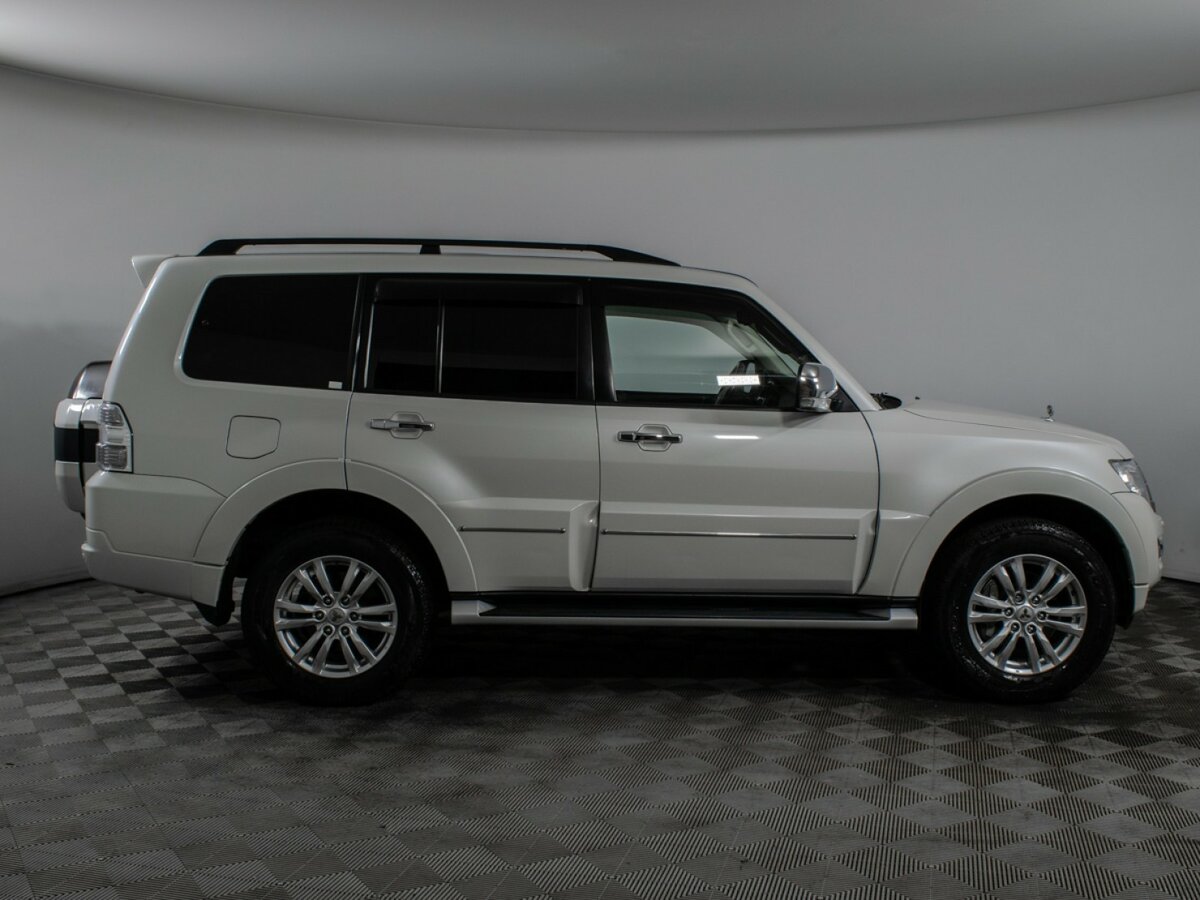 Купить Mitsubishi Pajero с пробегом. Фото: #3