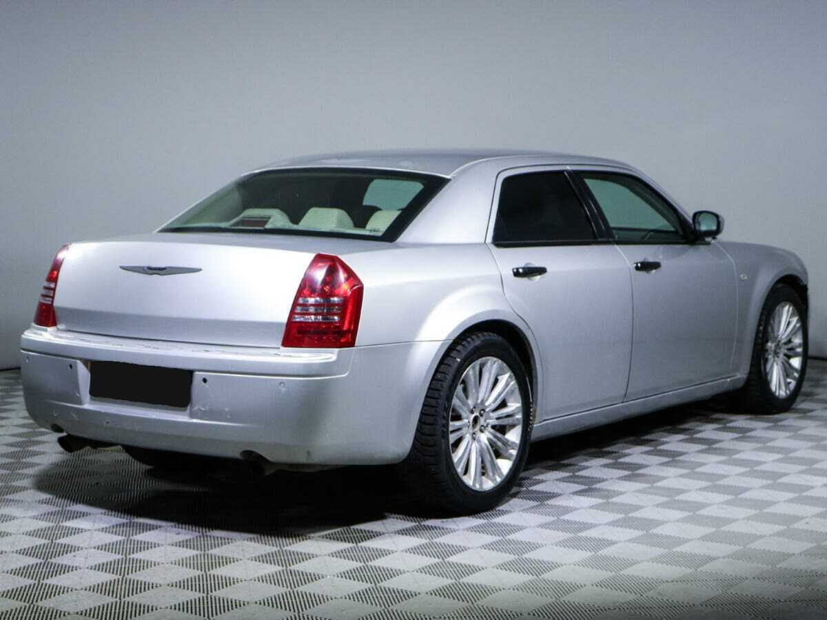 Купить Chrysler 300C с пробегом. Фото: #3