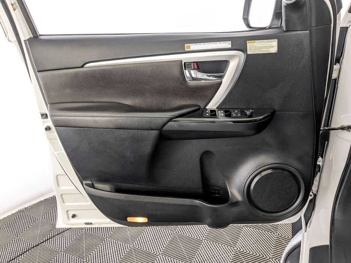 Купить Toyota Fortuner с пробегом. Фото: #14