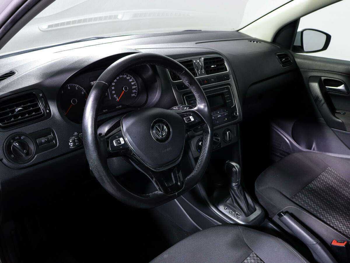 Купить Volkswagen Polo с пробегом. Фото: #12