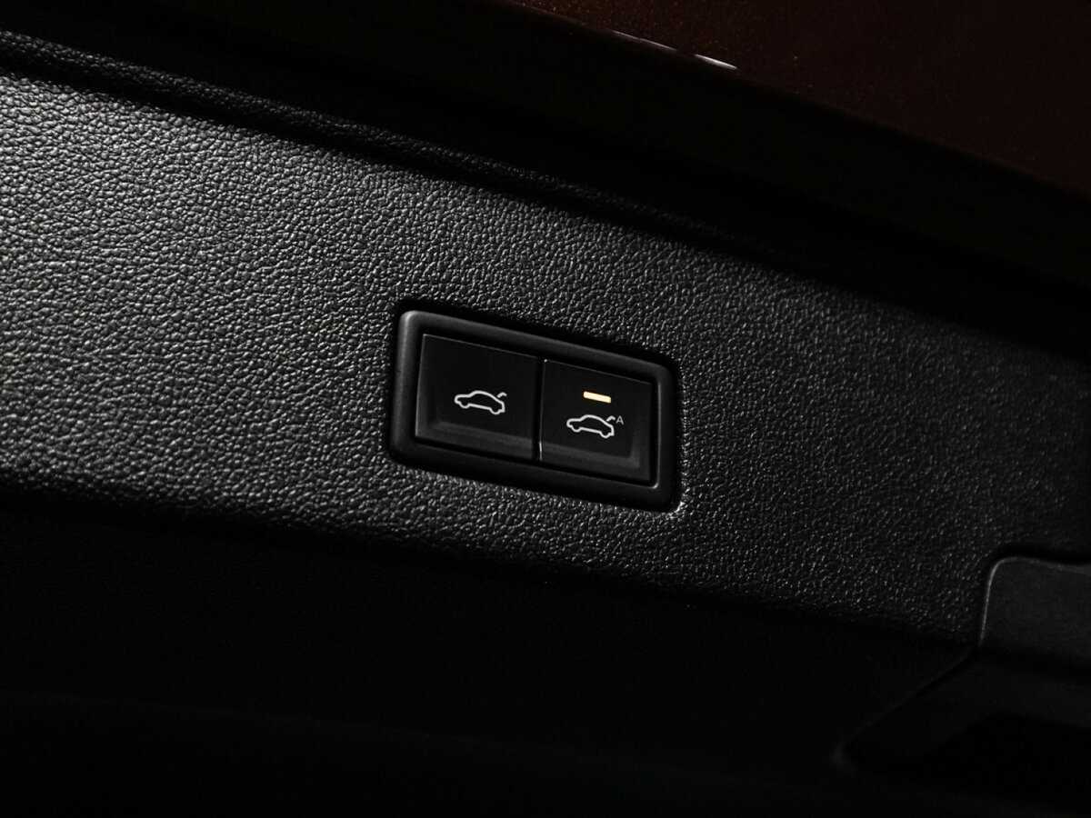 Купить Volkswagen Touareg с пробегом. Фото: #16