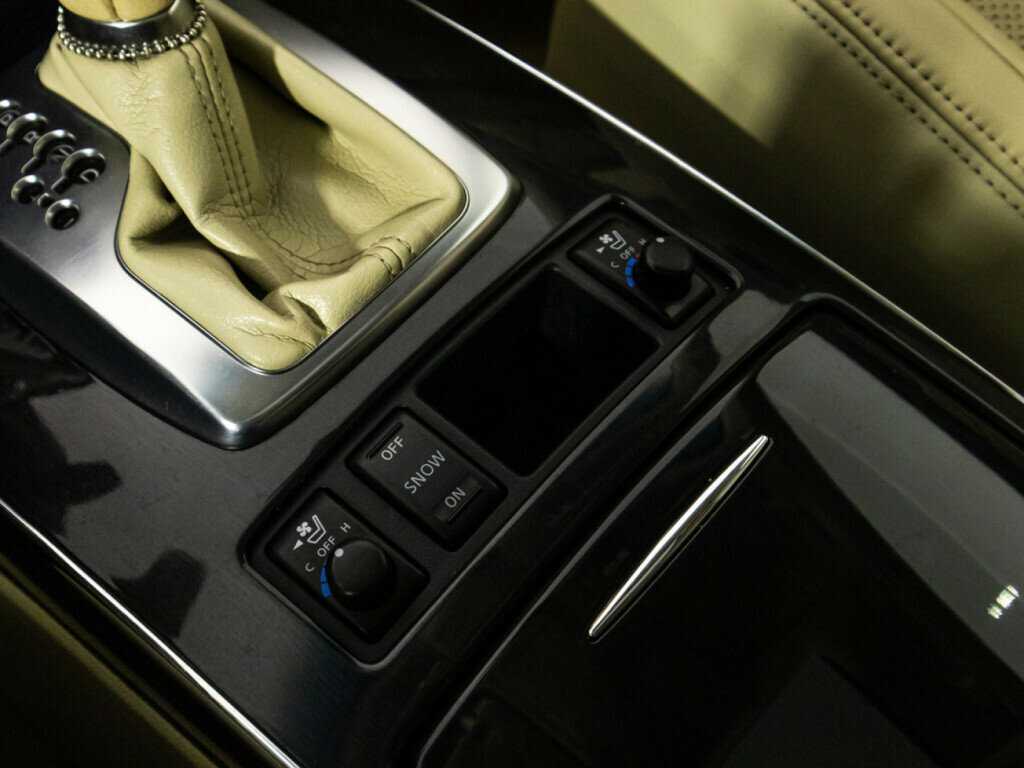 Купить Infiniti FX с пробегом. Фото: #17