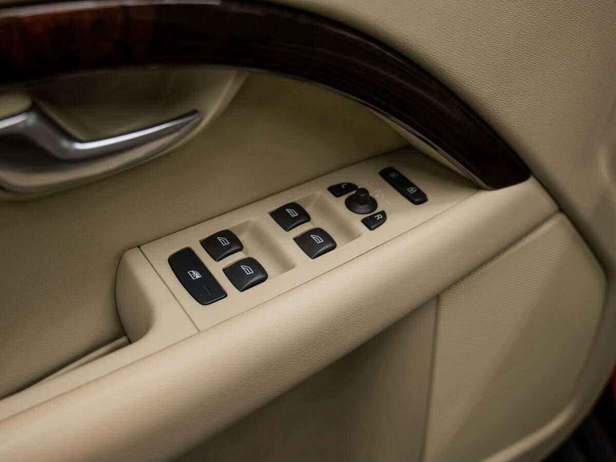 Купить Volvo XC70 с пробегом. Фото: #18