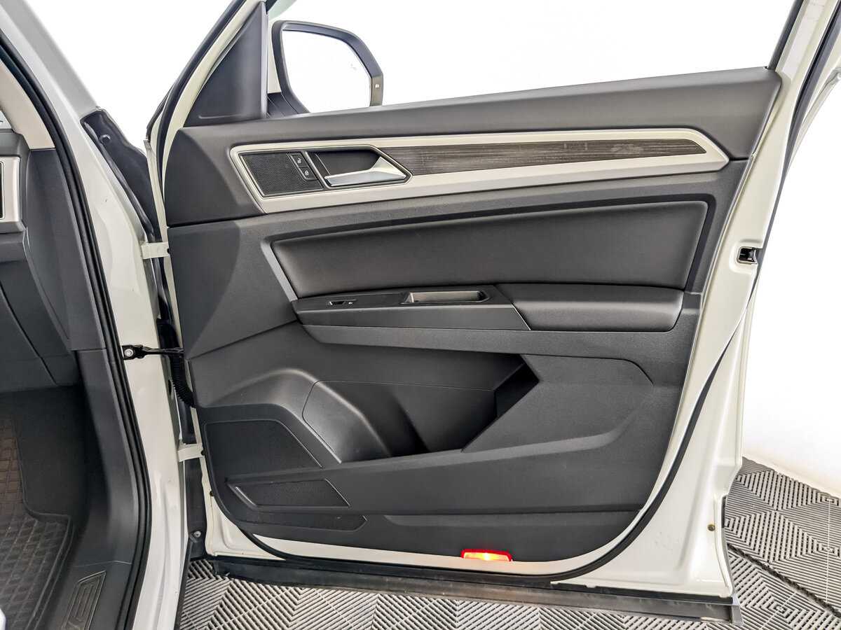 Купить Volkswagen Teramont с пробегом. Фото: #22