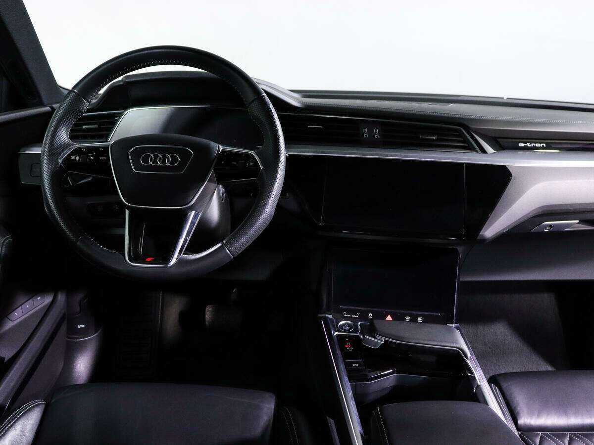 Купить Audi e-tron с пробегом. Фото: #9