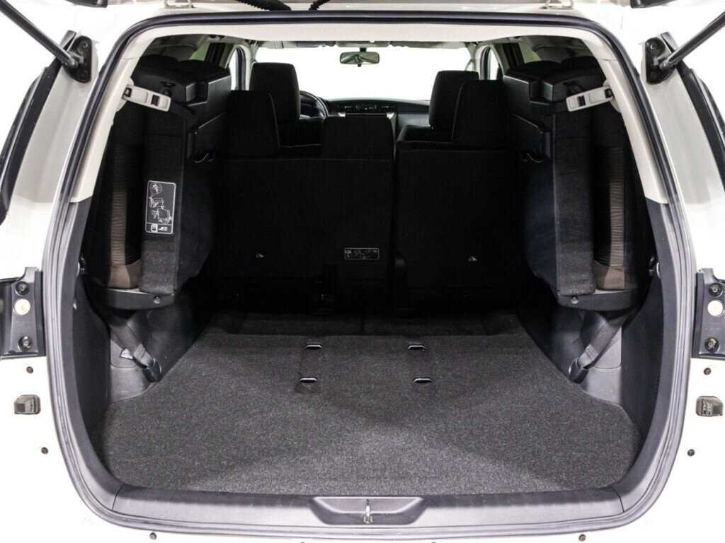 Купить Toyota Fortuner с пробегом. Фото: #12