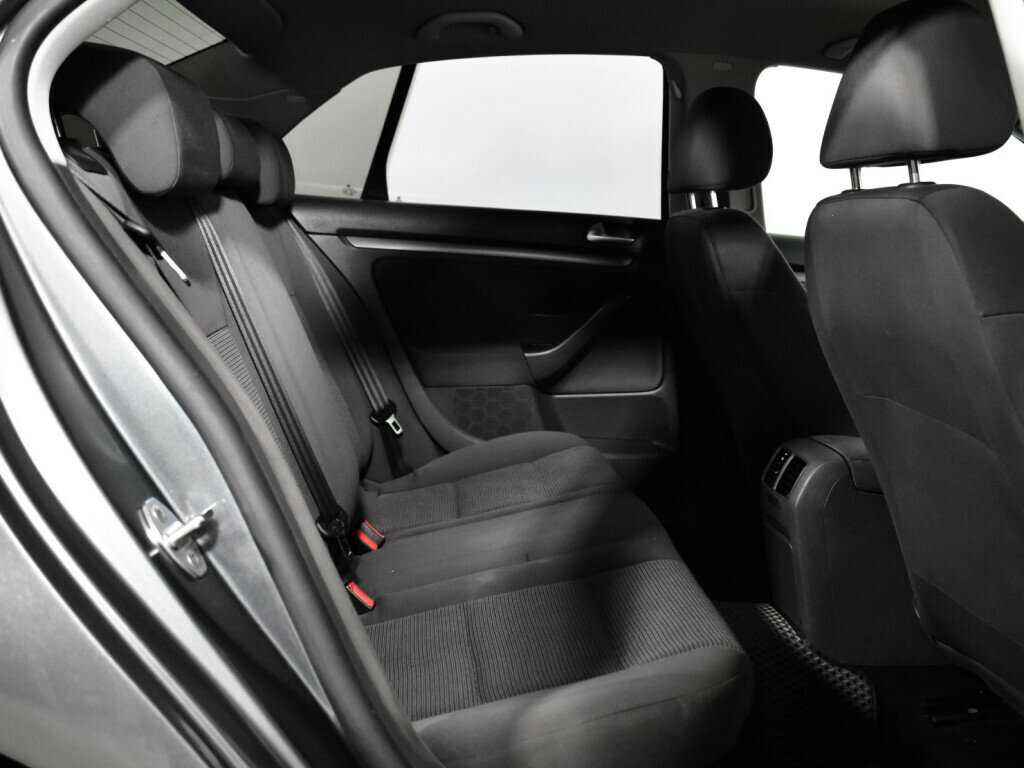 Купить Volkswagen Jetta с пробегом. Фото: #9