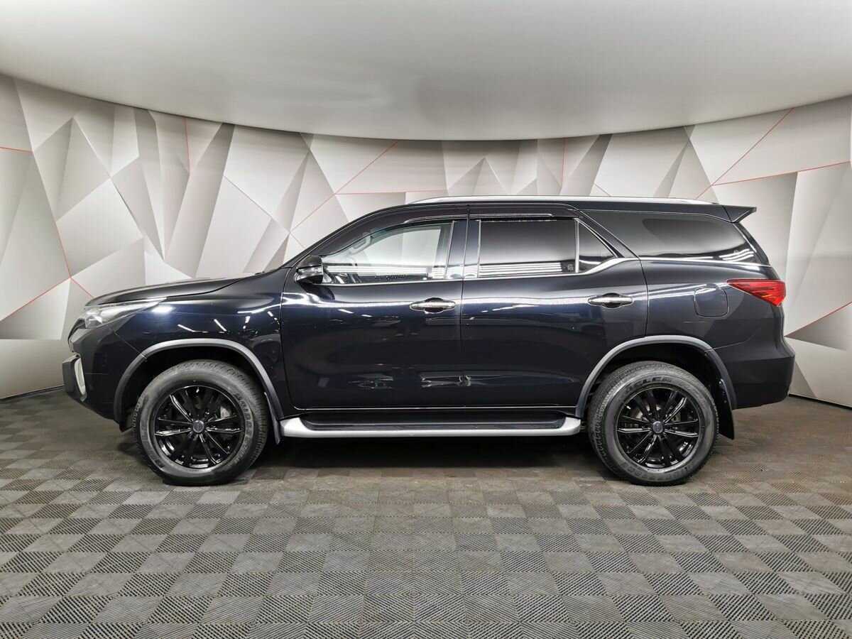 Купить Toyota Fortuner с пробегом. Фото: #4