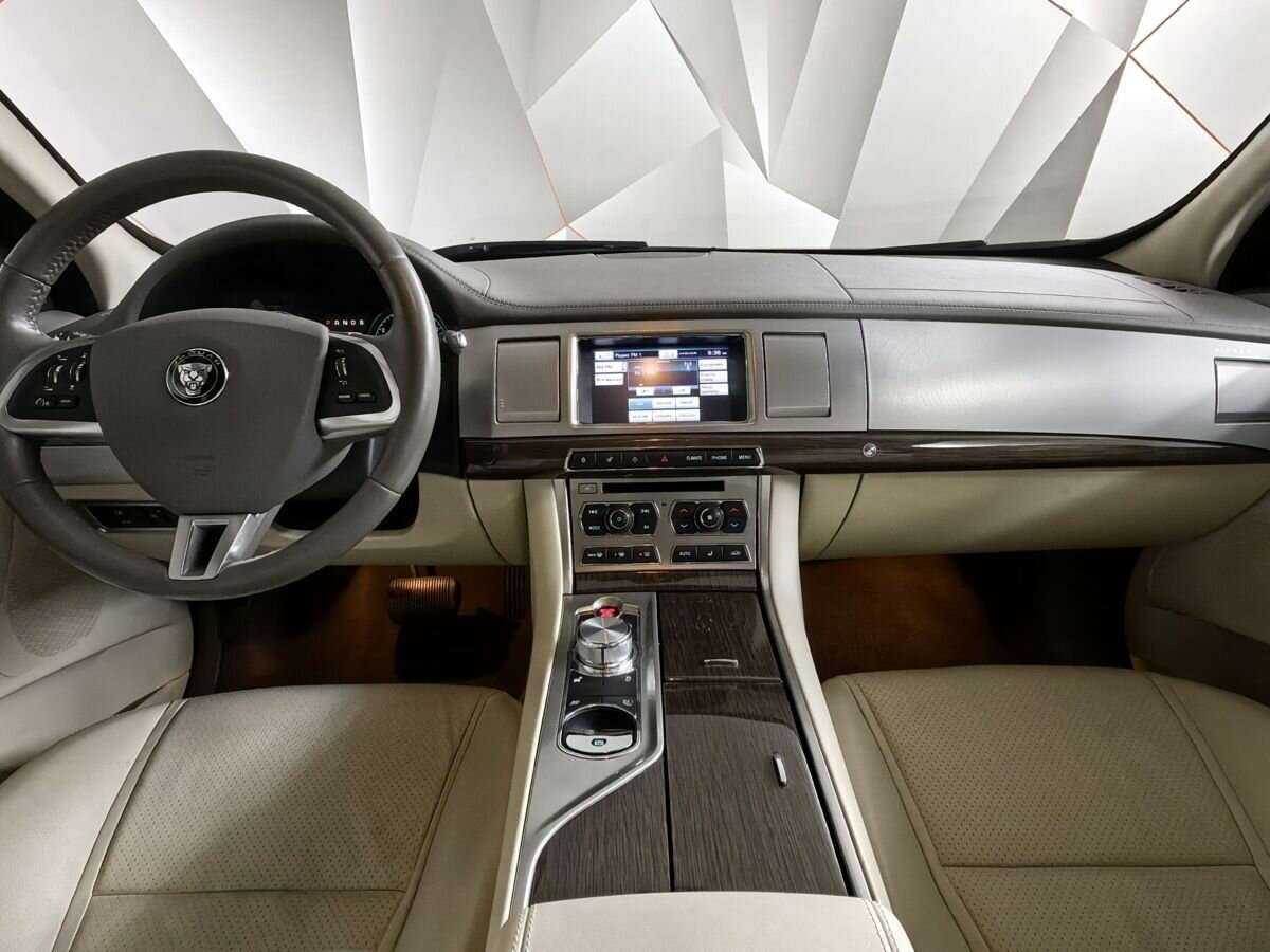 Купить Jaguar XF с пробегом. Фото: #9
