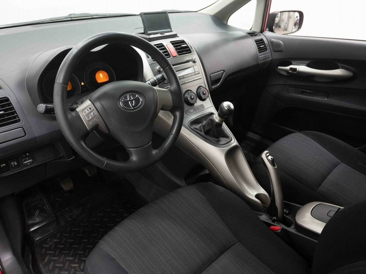 Купить Toyota Auris с пробегом. Фото: #6