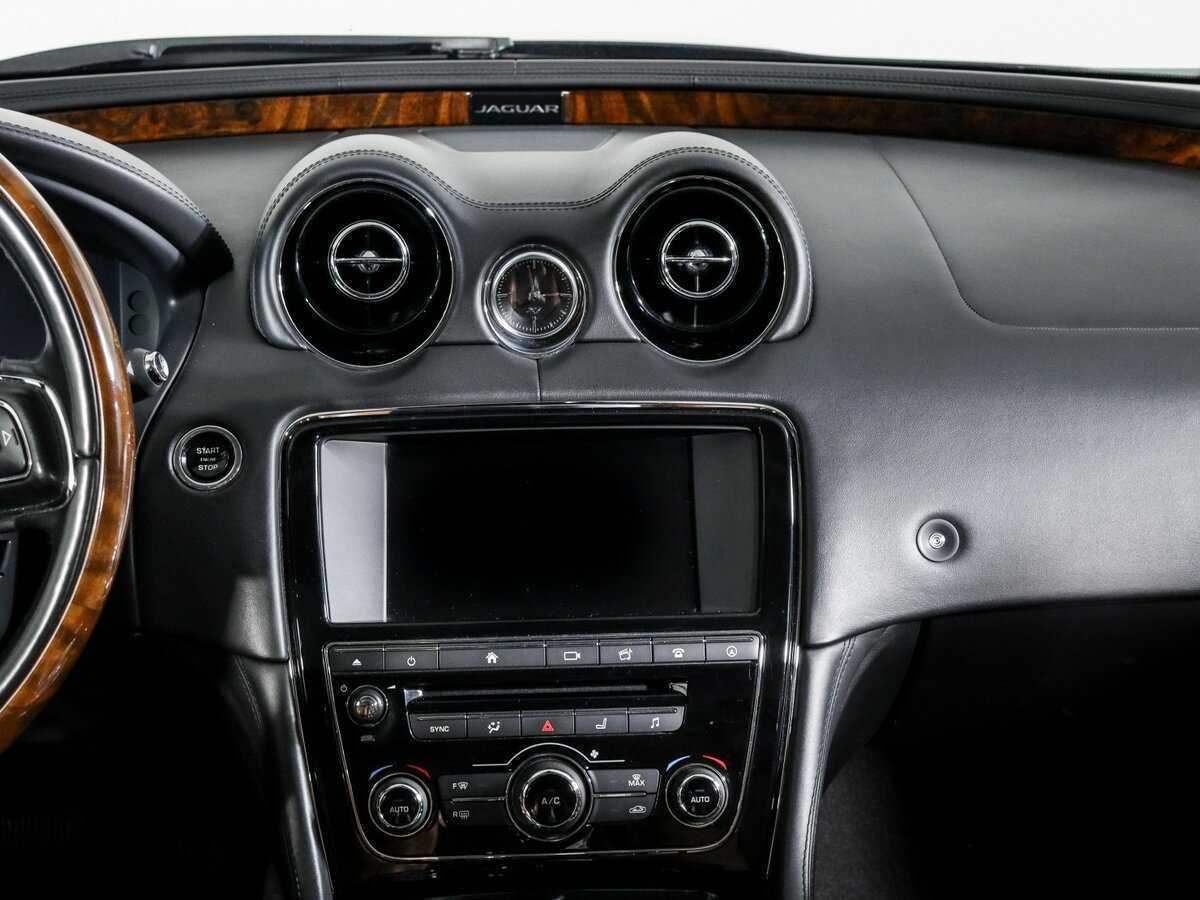 Купить Jaguar XJ с пробегом. Фото: #9