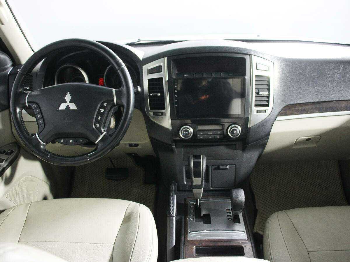 Купить Mitsubishi Pajero с пробегом. Фото: #11
