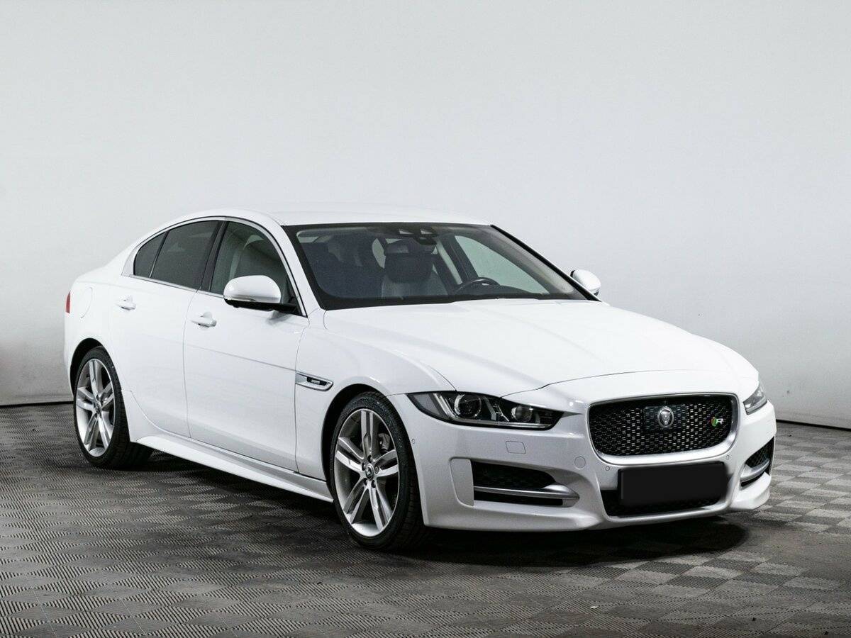 Купить Jaguar XE с пробегом. Фото: #2