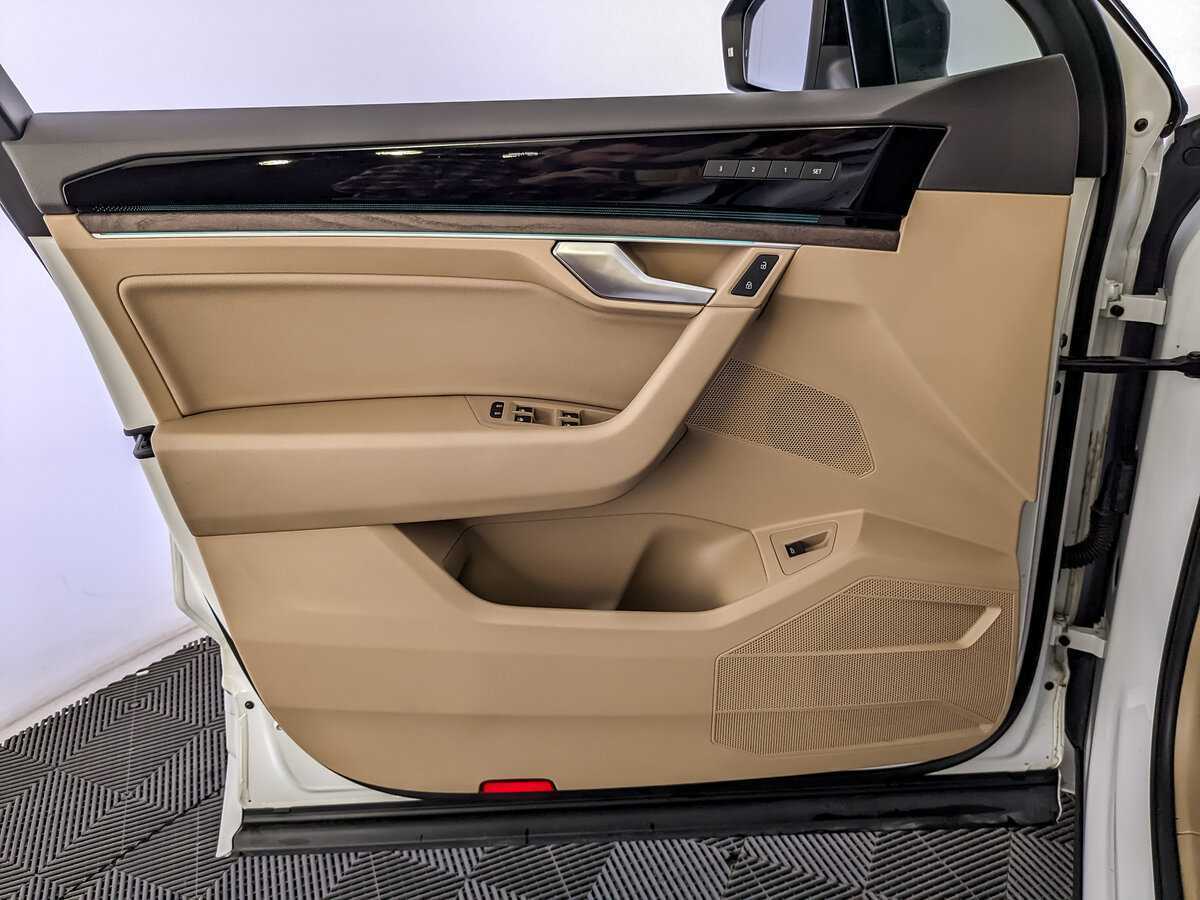 Купить Volkswagen Touareg с пробегом. Фото: #13