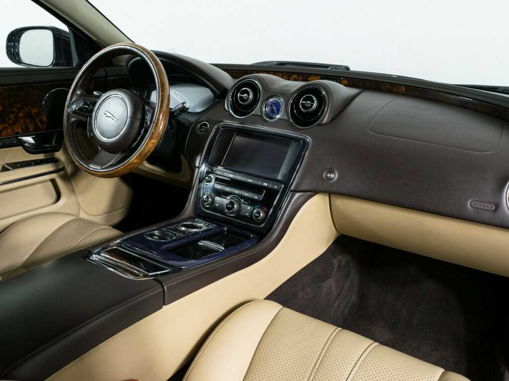 Купить Jaguar XJ с пробегом. Фото: #8