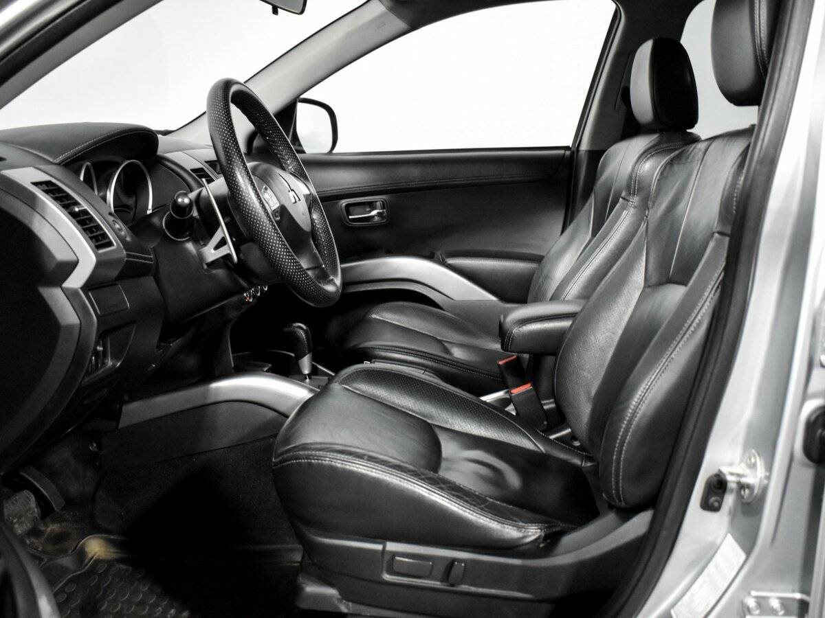 Купить Mitsubishi Outlander с пробегом. Фото: #10
