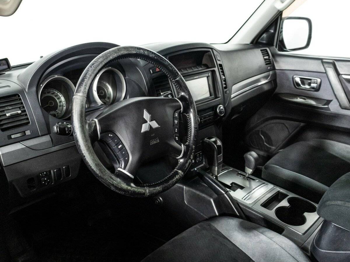 Купить Mitsubishi Pajero с пробегом. Фото: #8