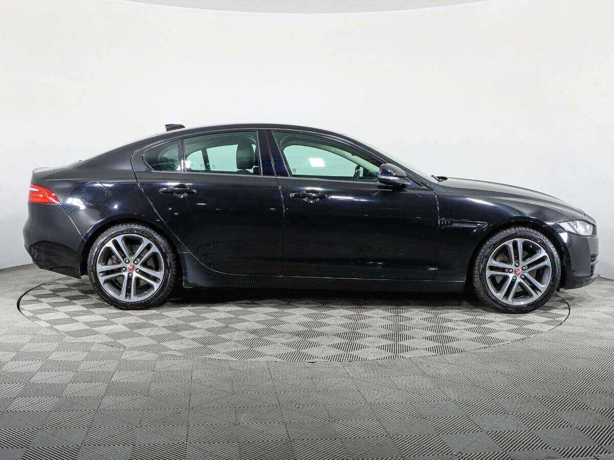 Купить Jaguar XE с пробегом. Фото: #3