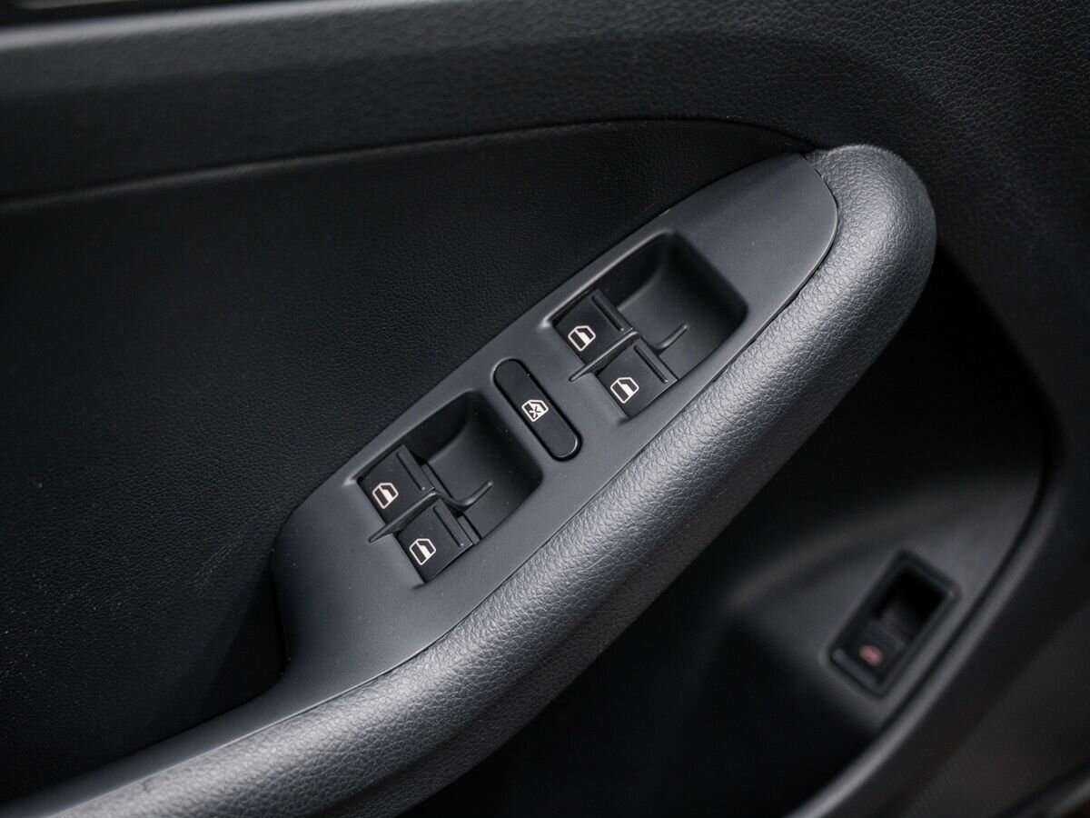 Купить Volkswagen Jetta с пробегом. Фото: #11