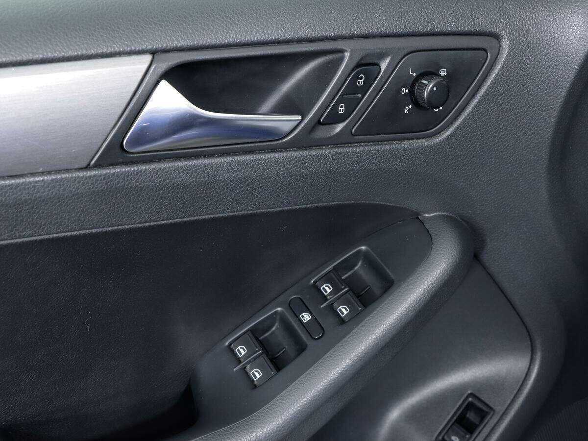 Купить Volkswagen Jetta с пробегом. Фото: #11