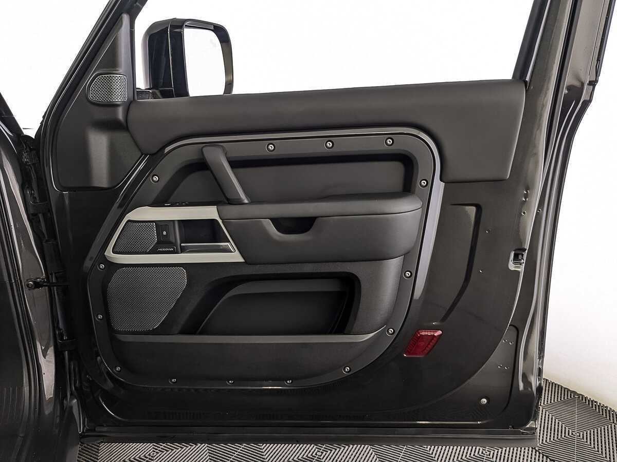 Купить Land Rover Defender с пробегом. Фото: #24