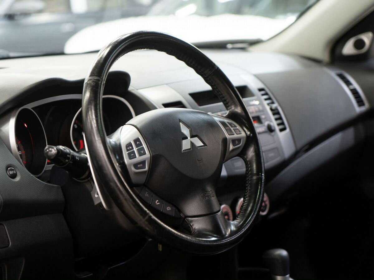 Купить Mitsubishi Outlander с пробегом. Фото: #4