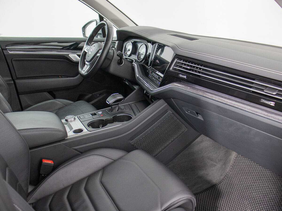 Купить Volkswagen Touareg с пробегом. Фото: #6