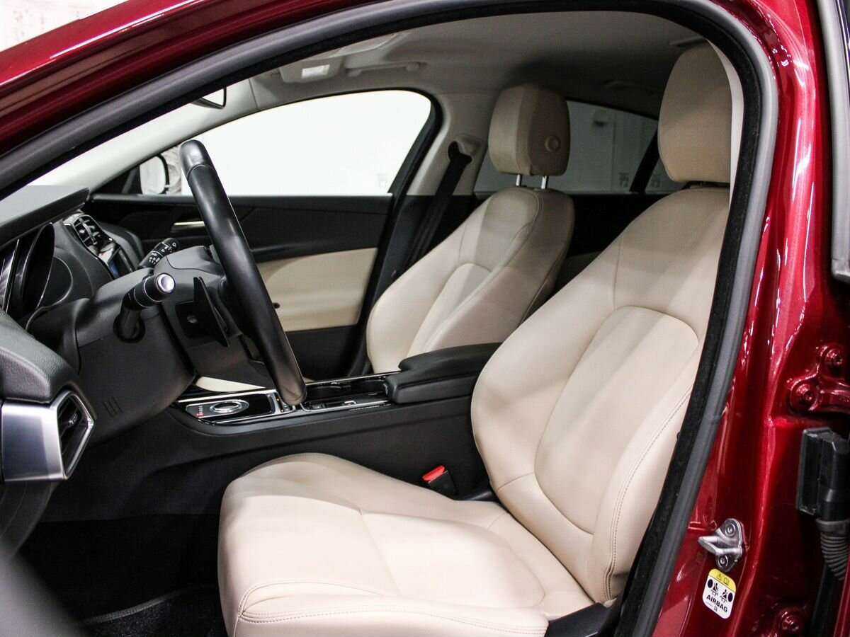 Купить Jaguar XE с пробегом. Фото: #15