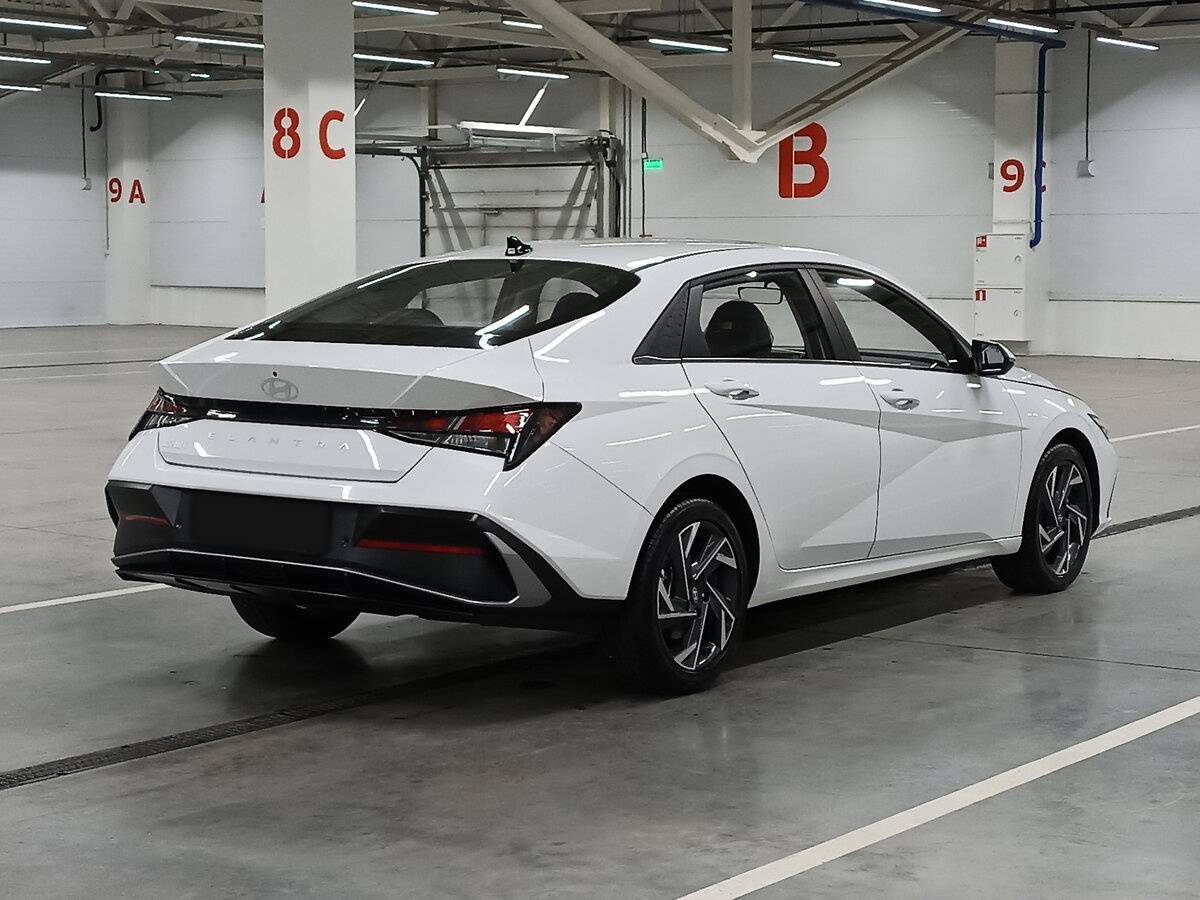 Купить Hyundai Elantra с пробегом. Фото: #4