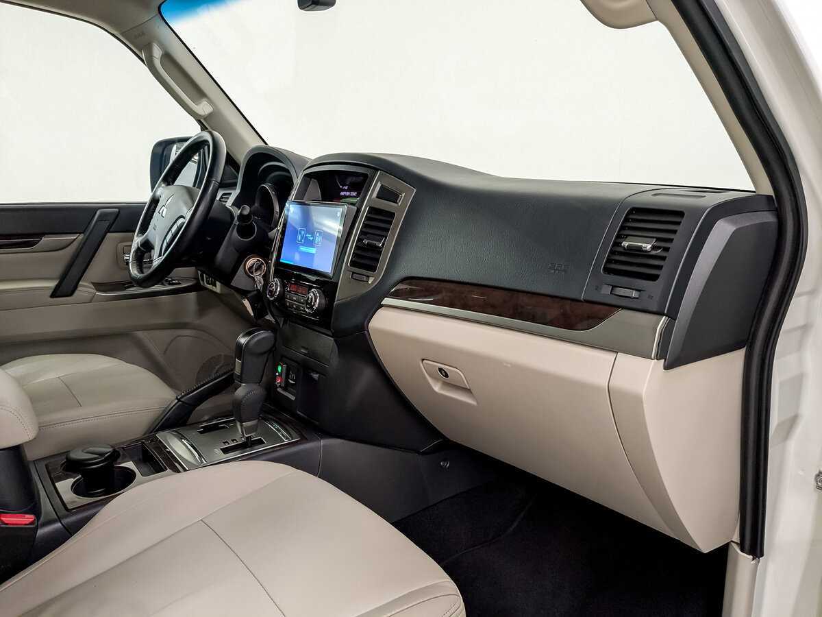 Купить Mitsubishi Pajero с пробегом. Фото: #10