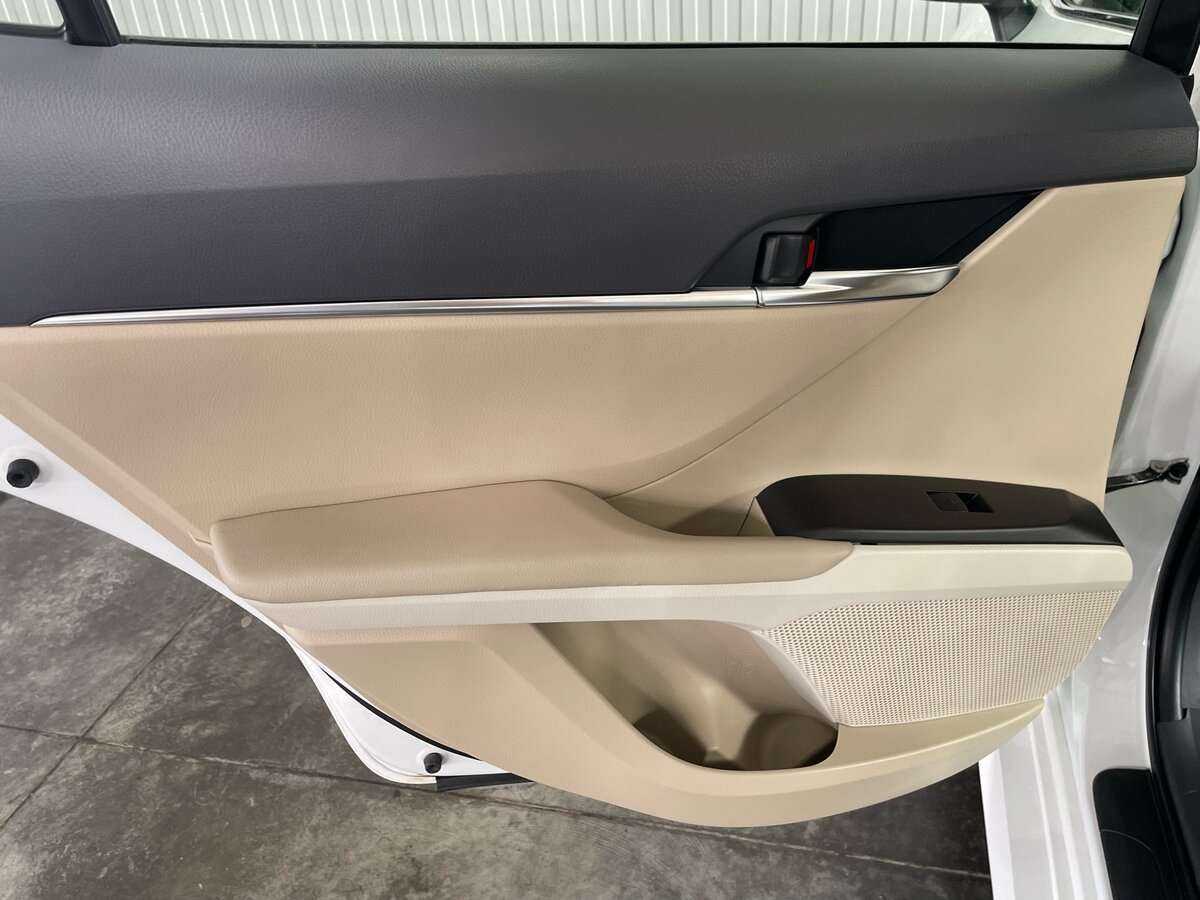 Купить Toyota Camry с пробегом. Фото: #22