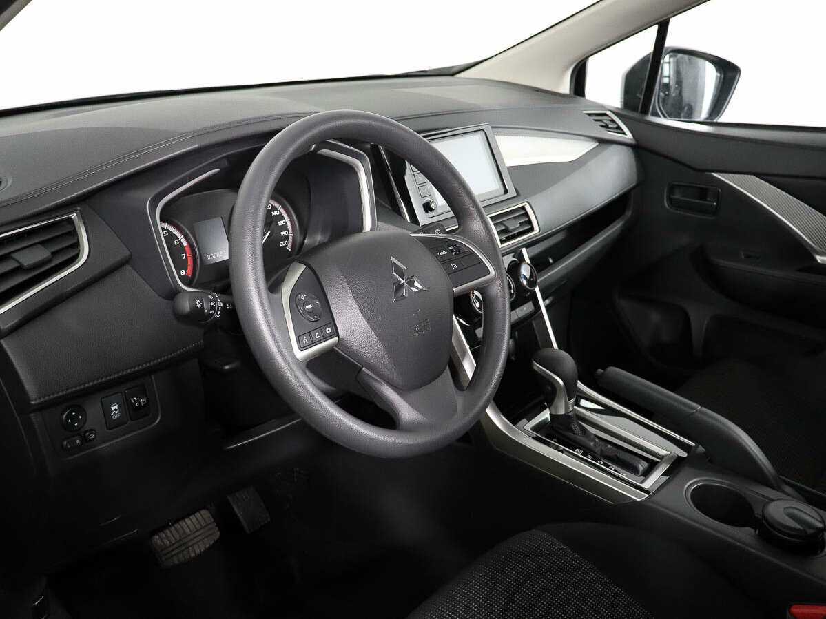 Купить Mitsubishi Xpander с пробегом. Фото: #13