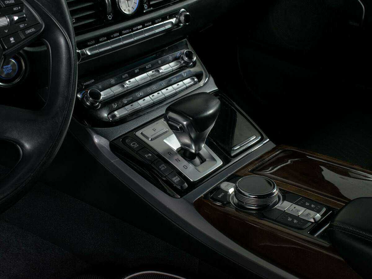 Купить Genesis G90 с пробегом. Фото: #22