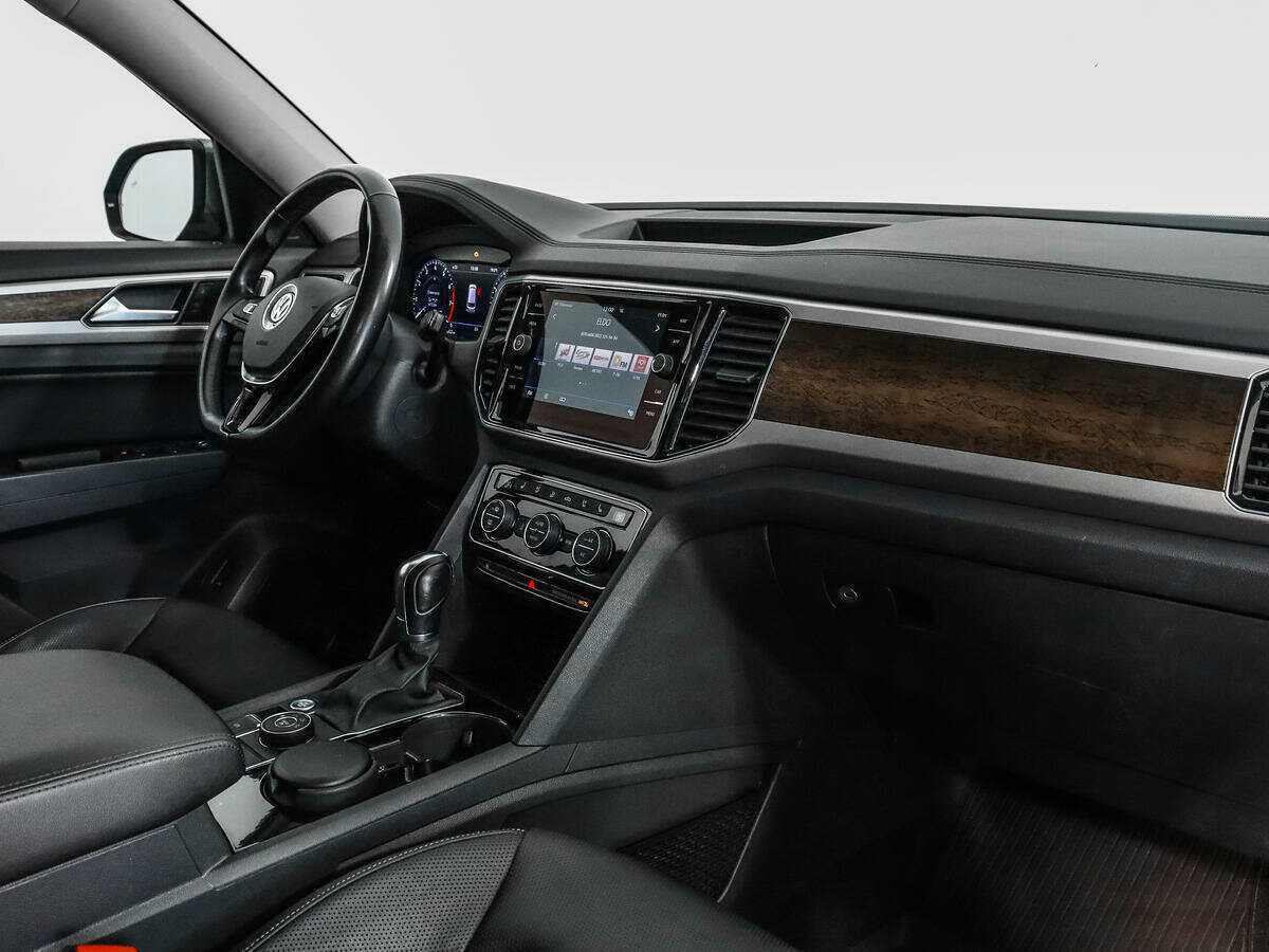 Купить Volkswagen Teramont с пробегом. Фото: #12