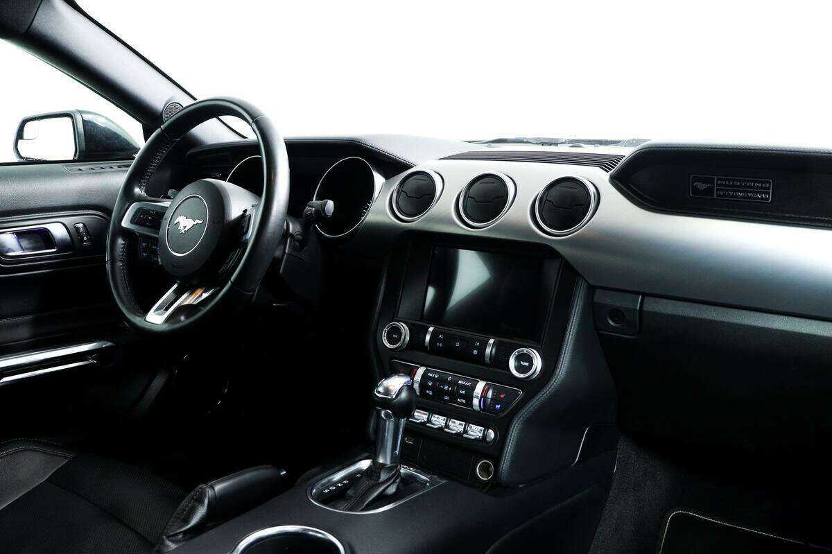 Купить Ford Mustang с пробегом. Фото: #8