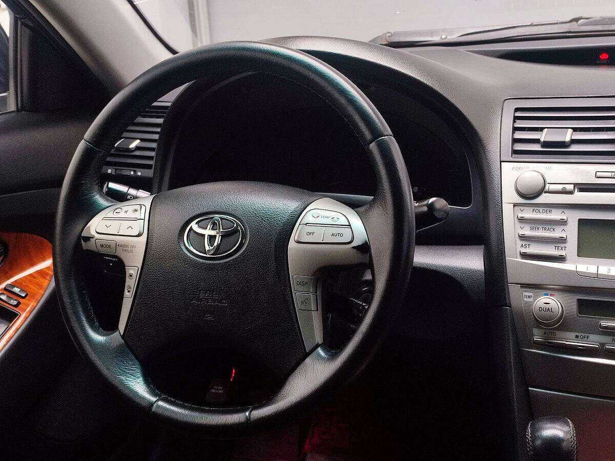 Купить Toyota Camry с пробегом. Фото: #10