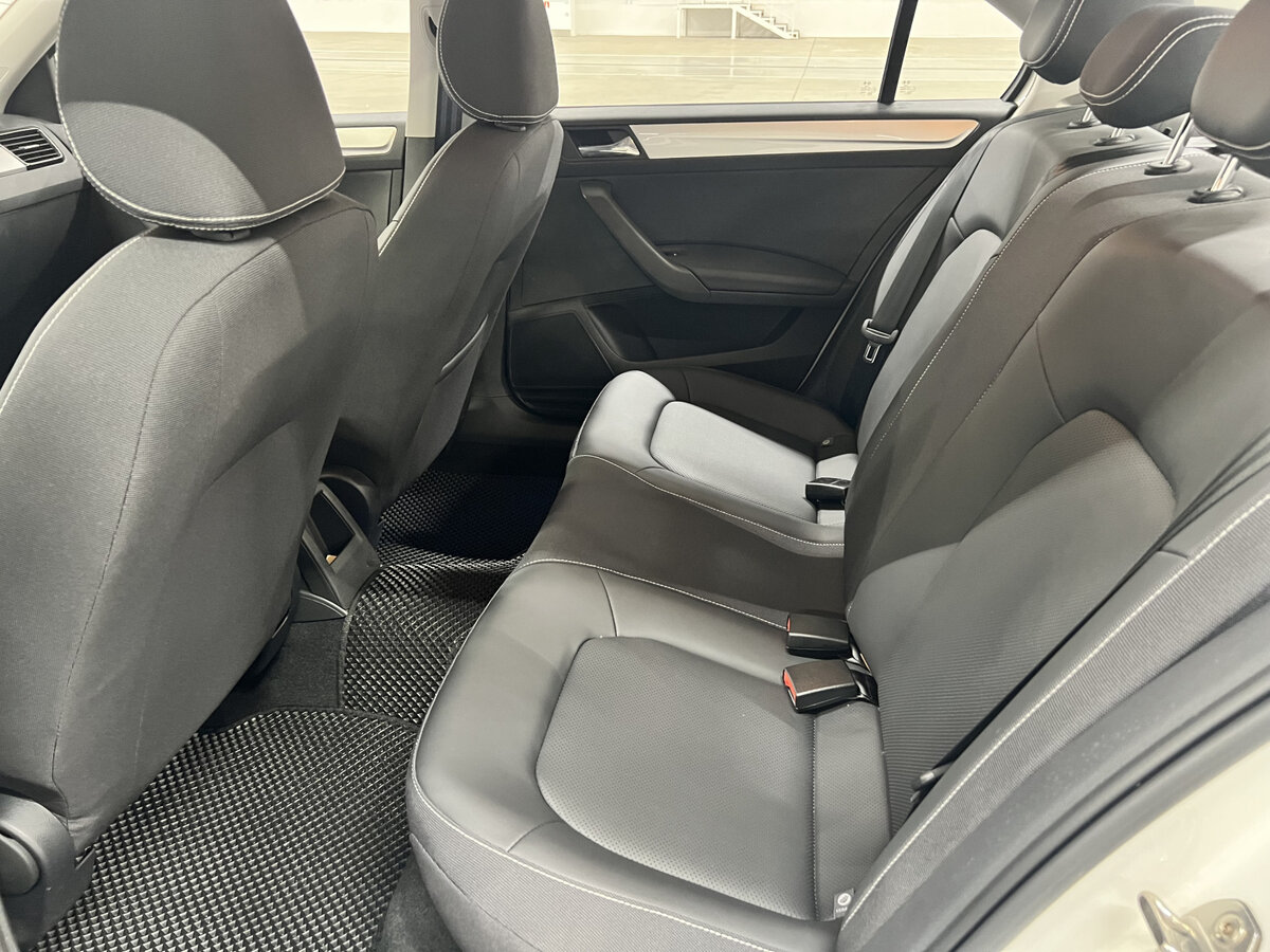 Купить Skoda Rapid с пробегом. Фото: #10