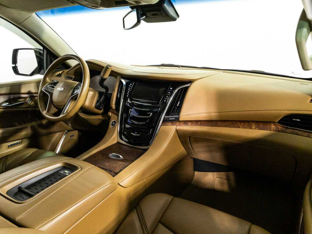 Купить Cadillac Escalade с пробегом. Фото: #8