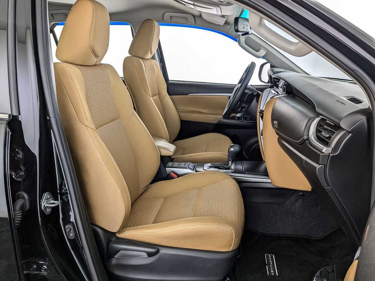 Купить Toyota Fortuner с пробегом. Фото: #19