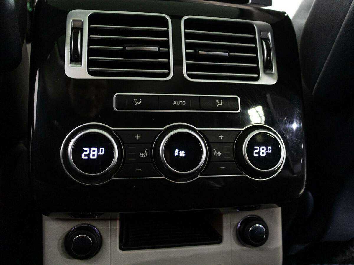 Купить Land Rover Range Rover с пробегом. Фото: #24