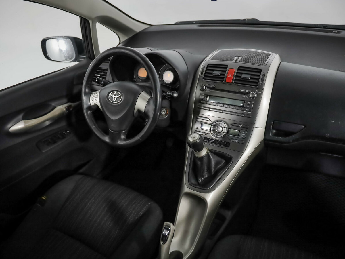 Купить Toyota Auris с пробегом. Посмотреть фото