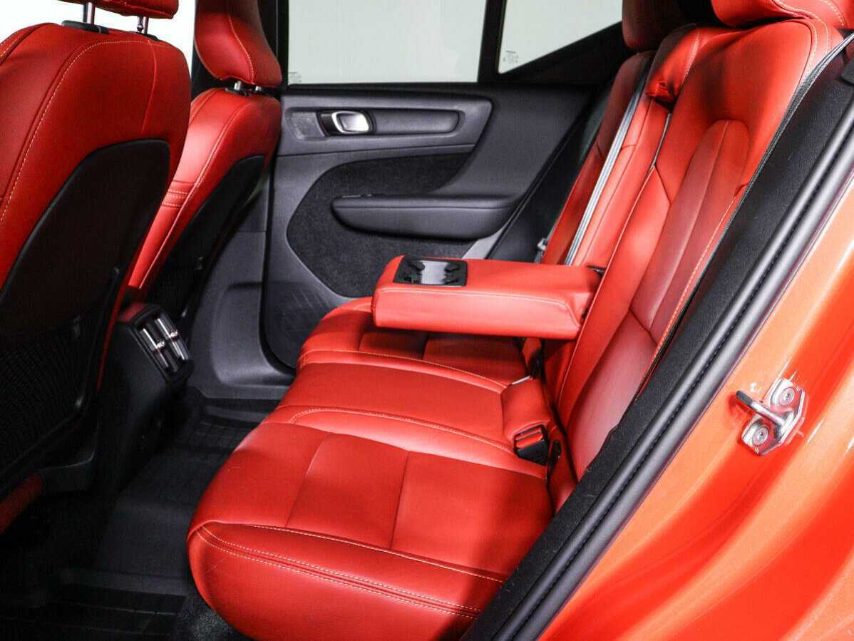 Купить Volvo XC40 с пробегом. Фото: #7
